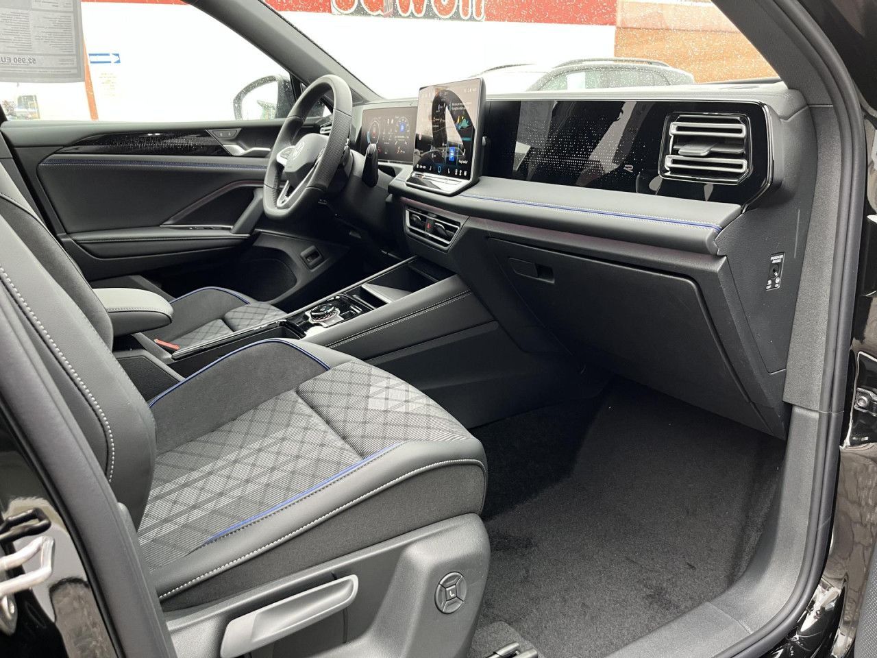 Volkswagen Tiguan 2025 г. Серый, пробег 100 км