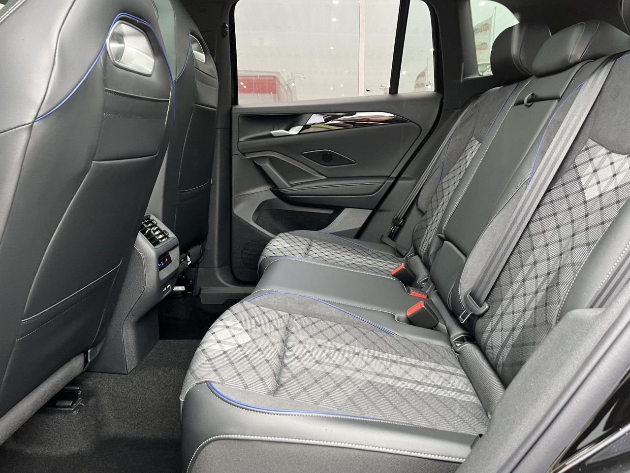 Volkswagen Tiguan 2025 г. Серый, пробег 100 км