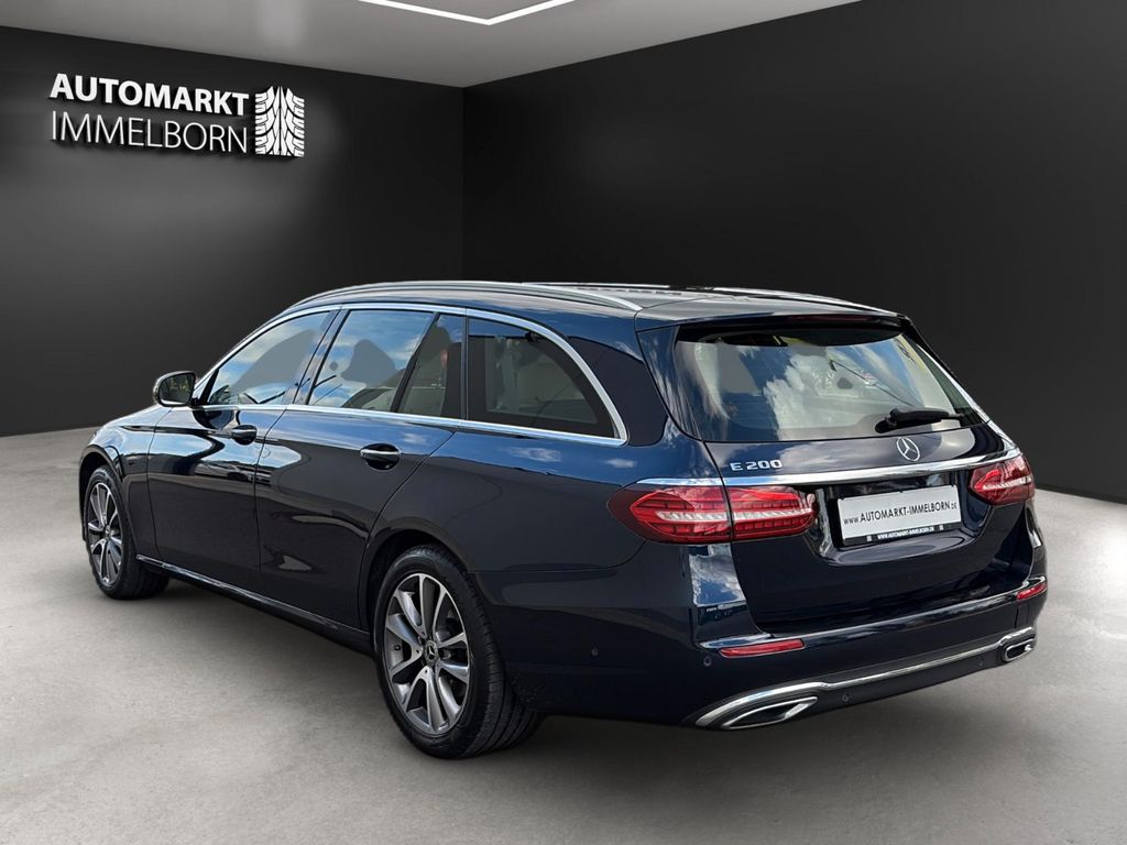 Mercedes-Benz E 200 2022 г. Чёрный, пробег 59998 км
