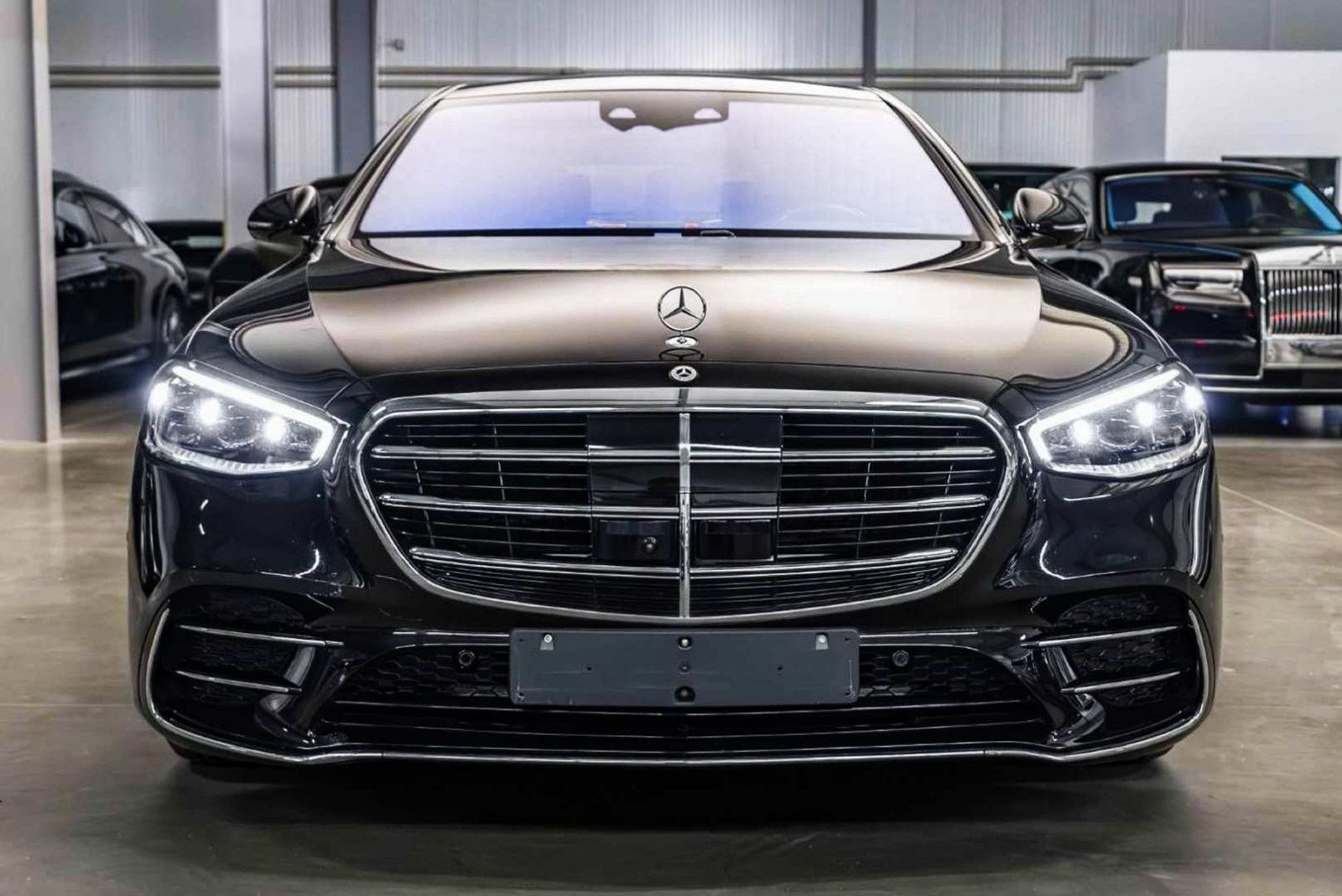 Mercedes-Benz S 450 2025 г. Чёрный, пробег 27907 км