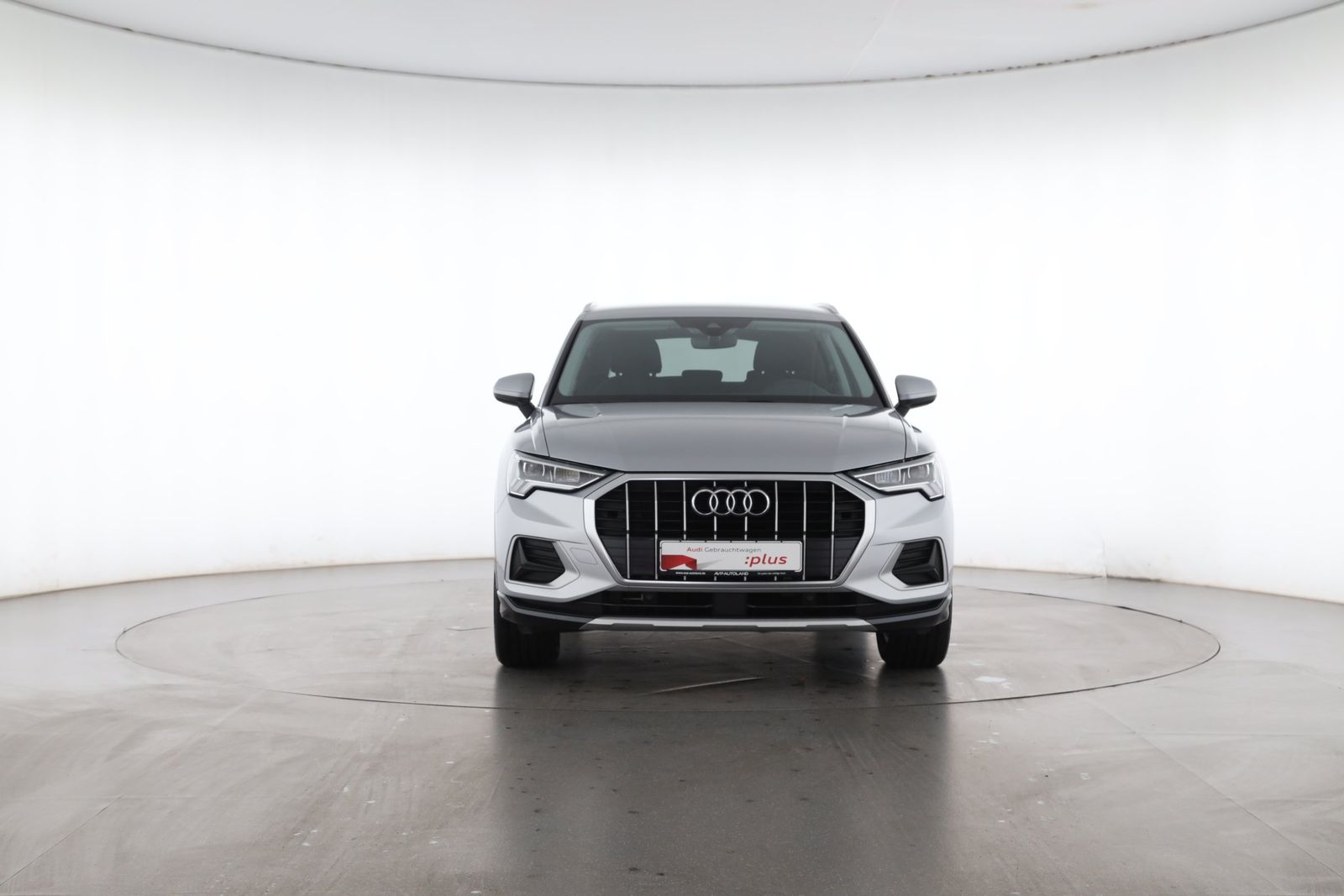 Audi Q3 2022 г. Серебристый, пробег 59498 км