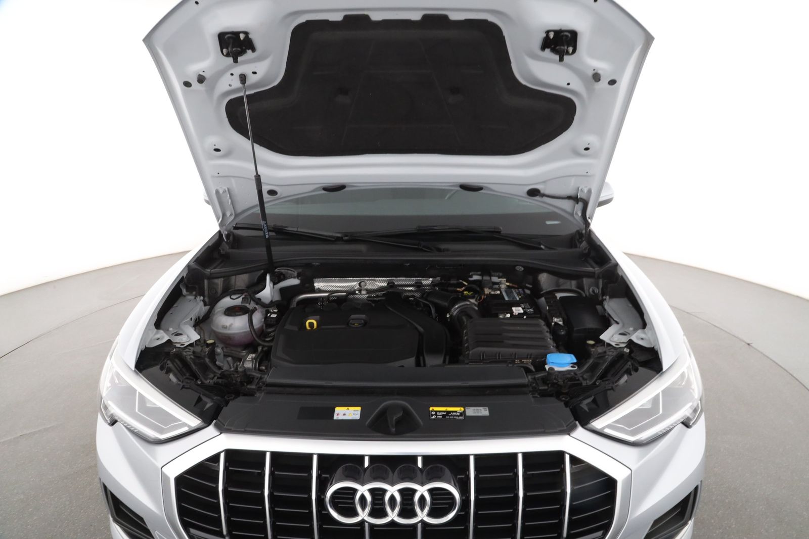 Audi Q3 2022 г. Серебристый, пробег 59498 км
