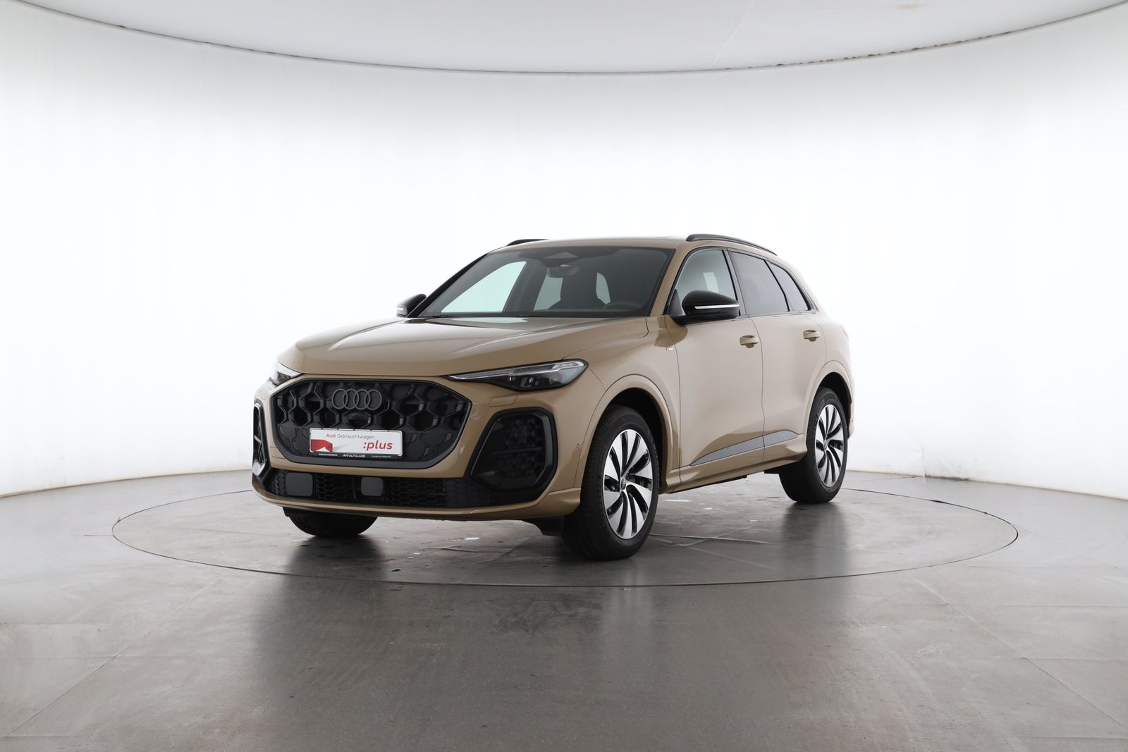 Audi Q5 2025 г. Жёлтый, пробег 5937 км