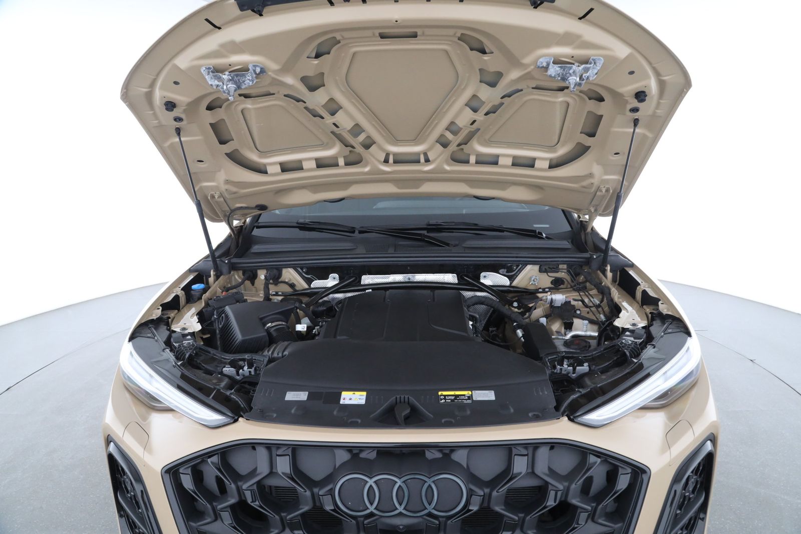 Audi Q5 2025 г. Жёлтый, пробег 5937 км