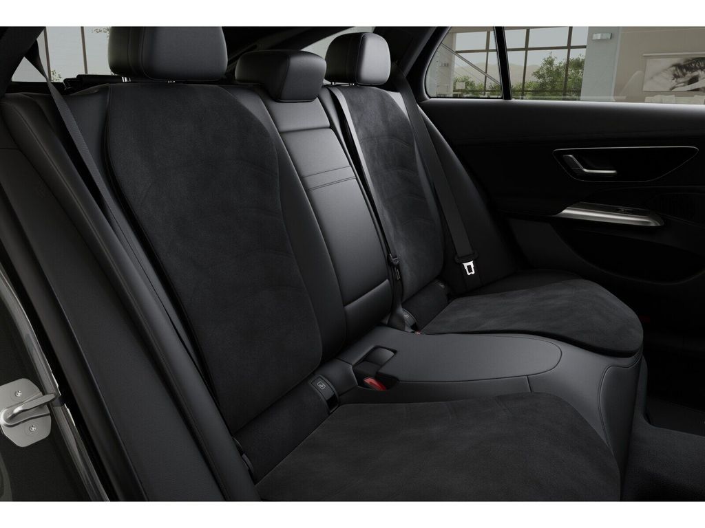 Mercedes-Benz E 220 2025 г. Серый, пробег 28604 км