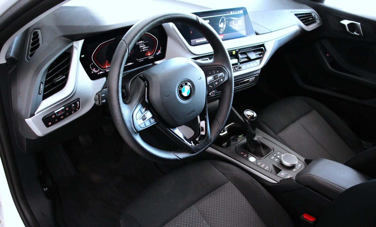 BMW 118 2023 г. Белый, пробег 23081 км