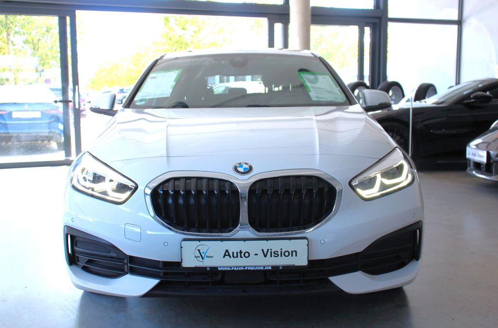 BMW 118 2023 г. Белый, пробег 23081 км