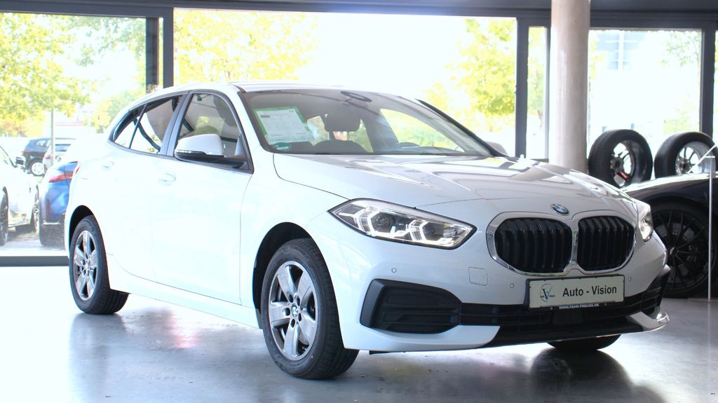 BMW 118 2023 г. Белый, пробег 23081 км