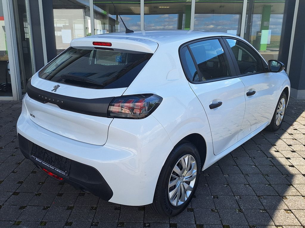 Peugeot 208 2022 г. Белый, пробег 55128 км