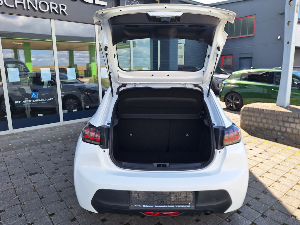 Peugeot 208 2022 г. Белый, пробег 55128 км
