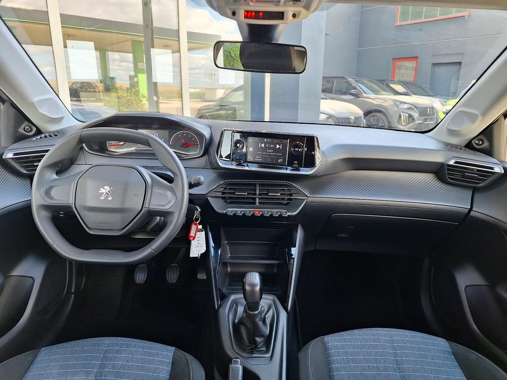 Peugeot 208 2022 г. Белый, пробег 55128 км