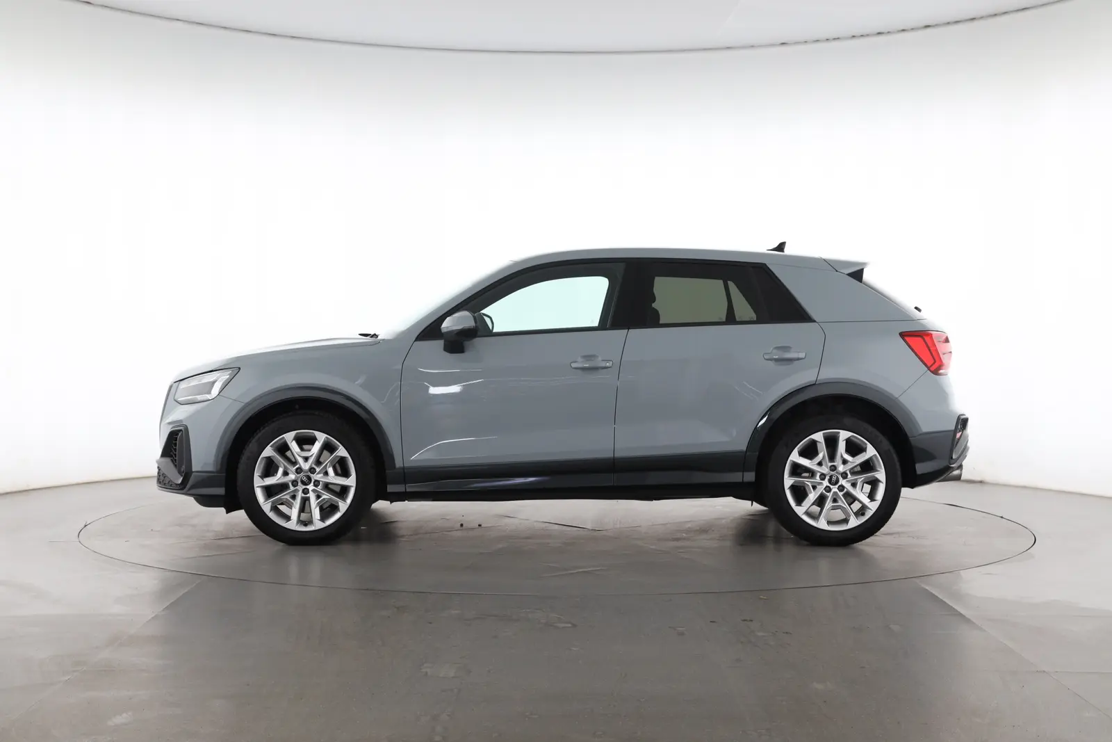Audi SQ2 2025 г. Серый, пробег 7881 км