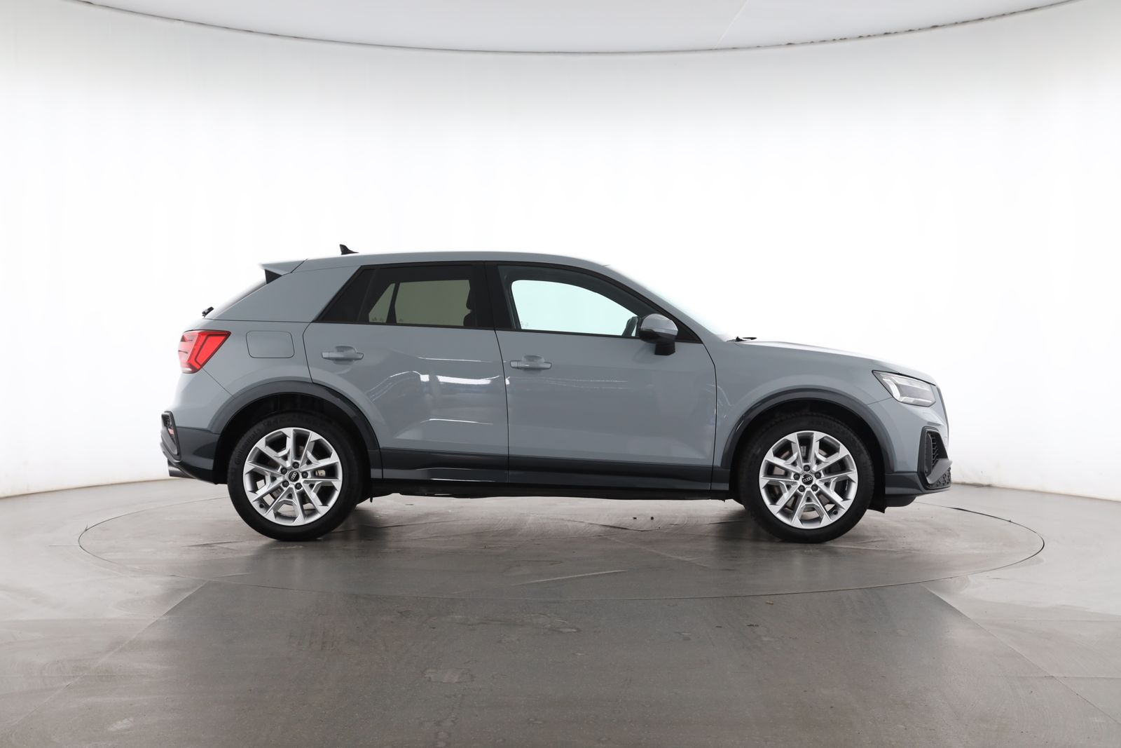 Audi SQ2 2025 г. Серый, пробег 7881 км