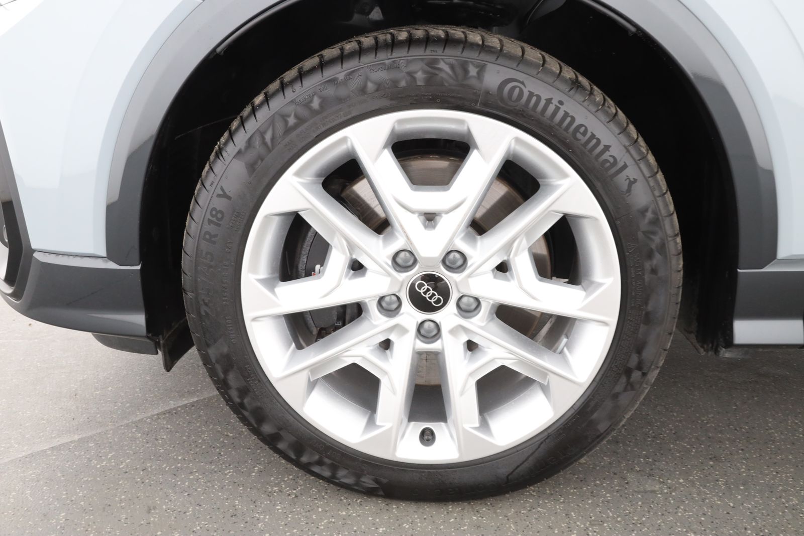 Audi SQ2 2025 г. Серый, пробег 7881 км
