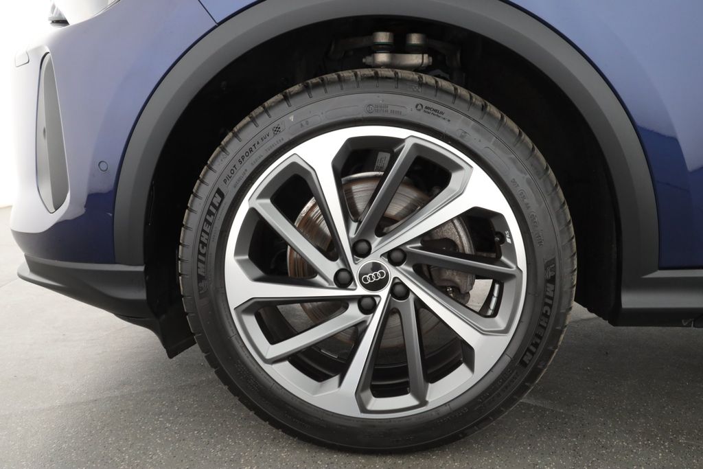 Audi Q5 2025 г. Синий, пробег 24999 км