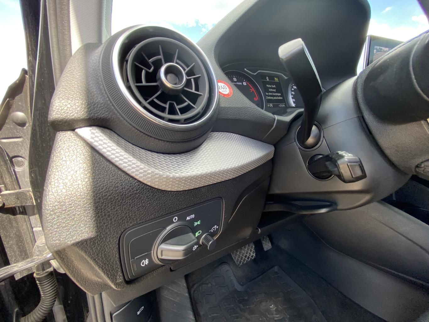 Audi Q2 2022 г. Чёрный, пробег 42296 км