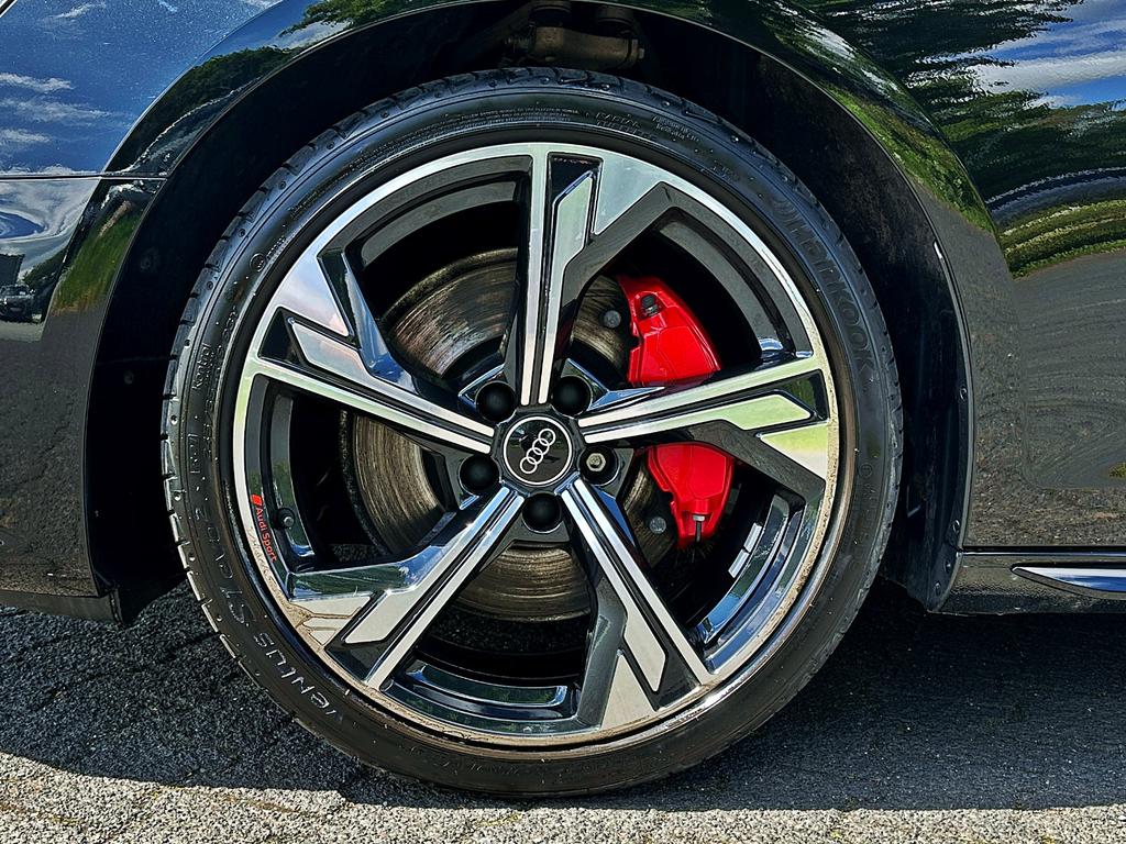 Audi A4 2025 г. Чёрный, пробег 17190 км