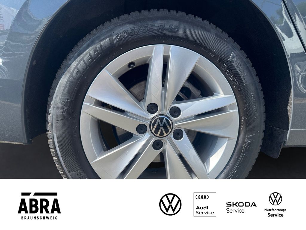 Volkswagen Golf 2023 г. Серый, пробег 29600 км