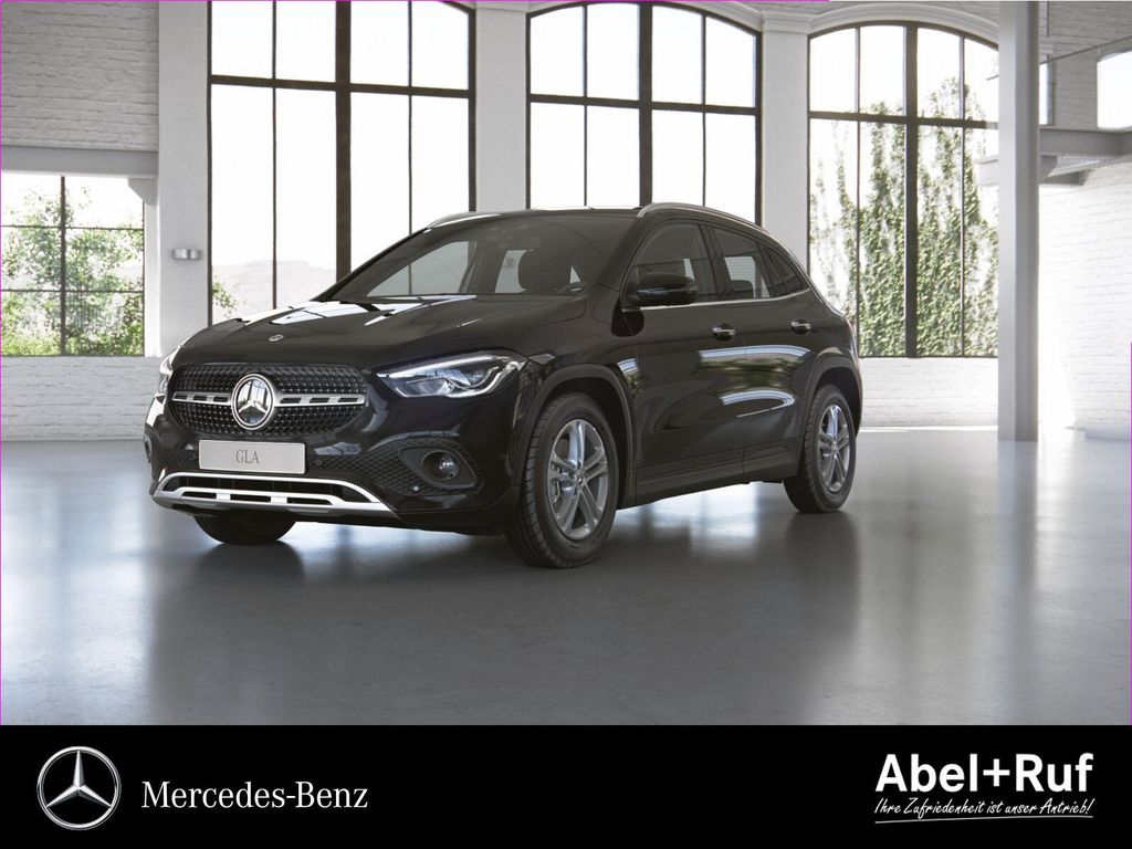 Mercedes-Benz GLA 200 2023 г. Чёрный, пробег 46602 км