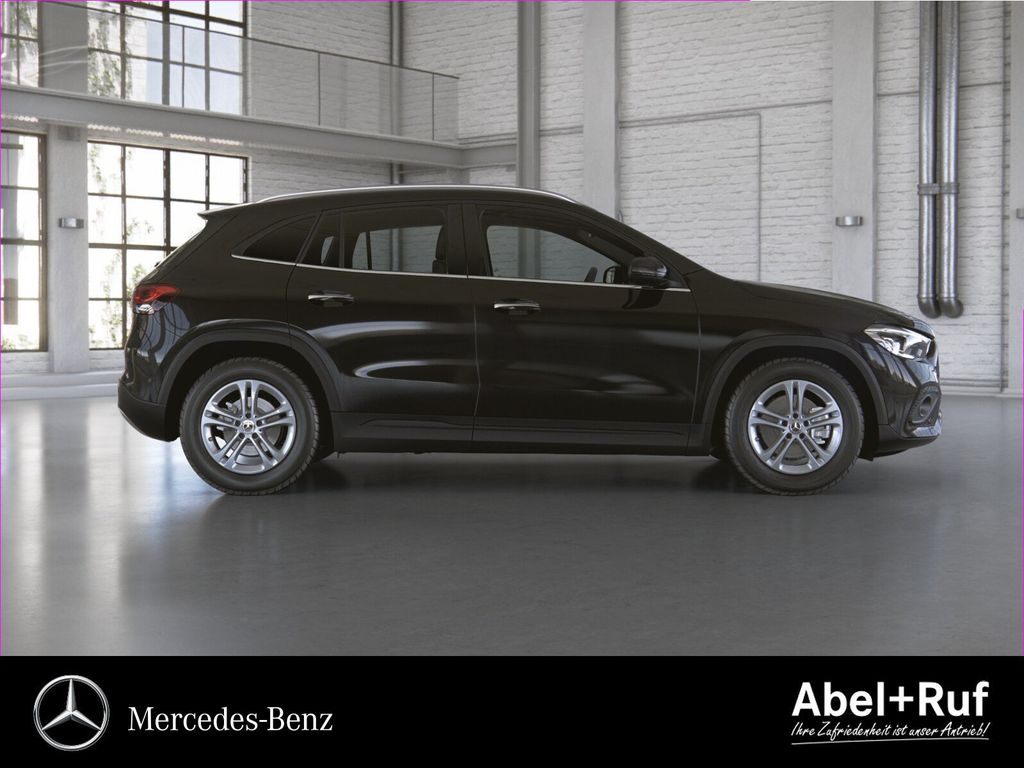 Mercedes-Benz GLA 200 2023 г. Чёрный, пробег 46602 км