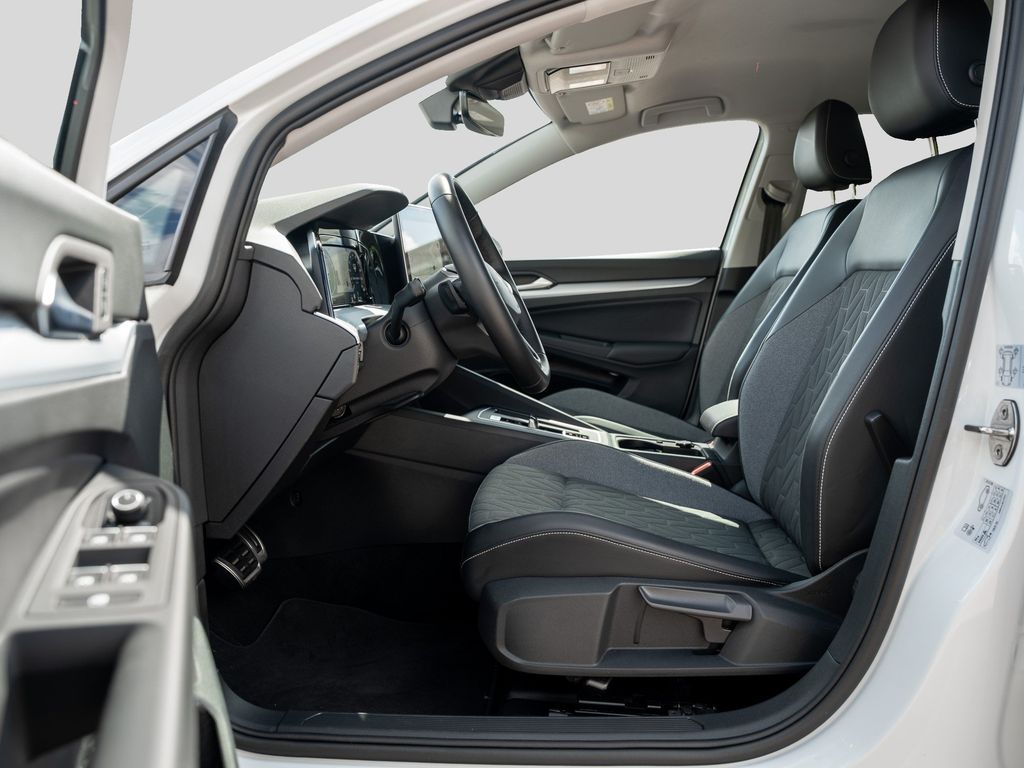 Volkswagen Golf 2025 г. Белый, пробег 23850 км