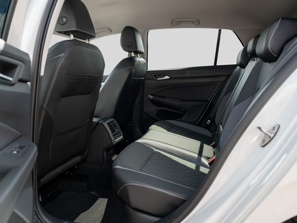 Volkswagen Golf 2025 г. Белый, пробег 23850 км