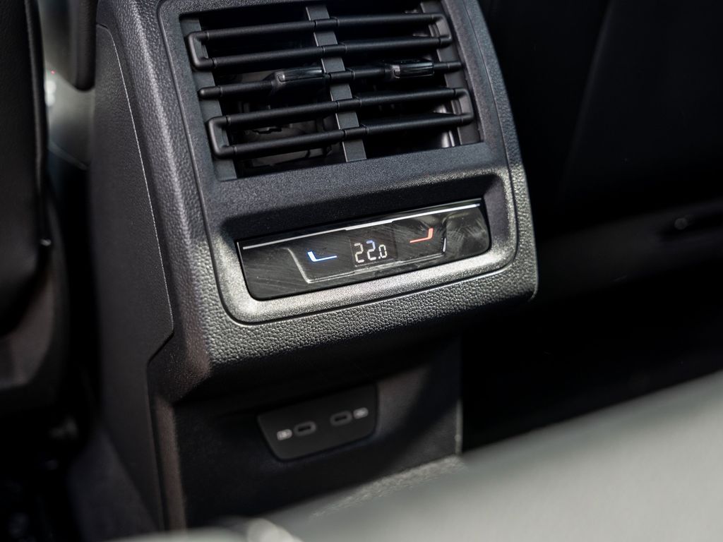 Volkswagen Golf 2025 г. Белый, пробег 23850 км