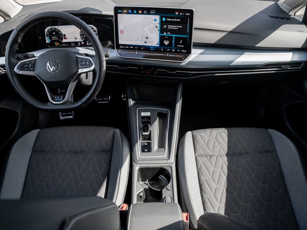 Volkswagen Golf 2025 г. Белый, пробег 23850 км