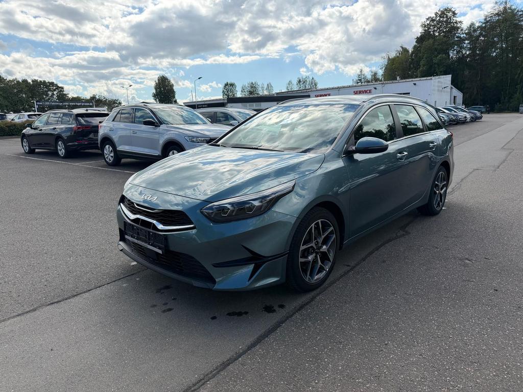 Kia CEE'D SPORTSWAGON 2022 г. Серый, пробег 59450 км
