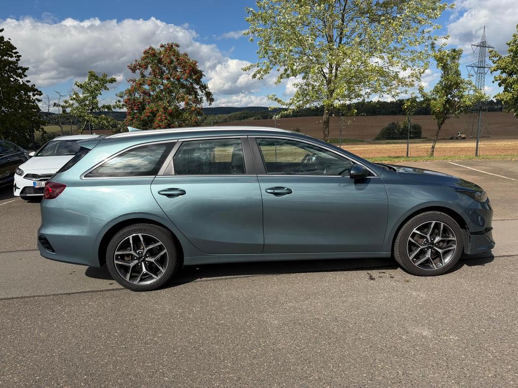 Kia CEE'D SPORTSWAGON 2022 г. Серый, пробег 59450 км