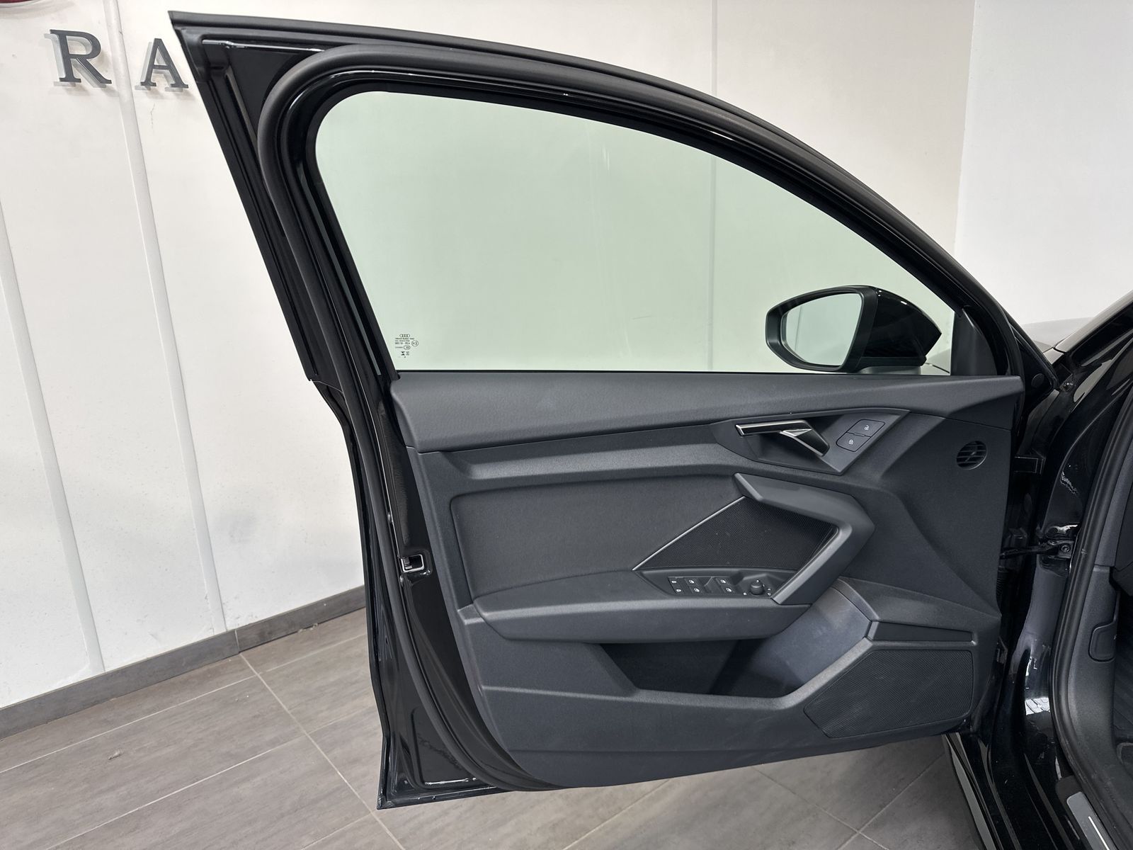 Audi A3 2022 г. Чёрный, пробег 48750 км
