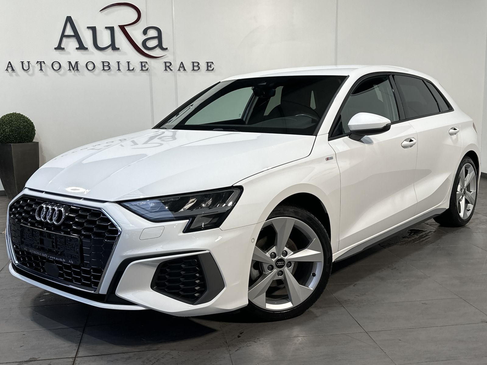 Audi A3 2023 г. Белый, пробег 54750 км