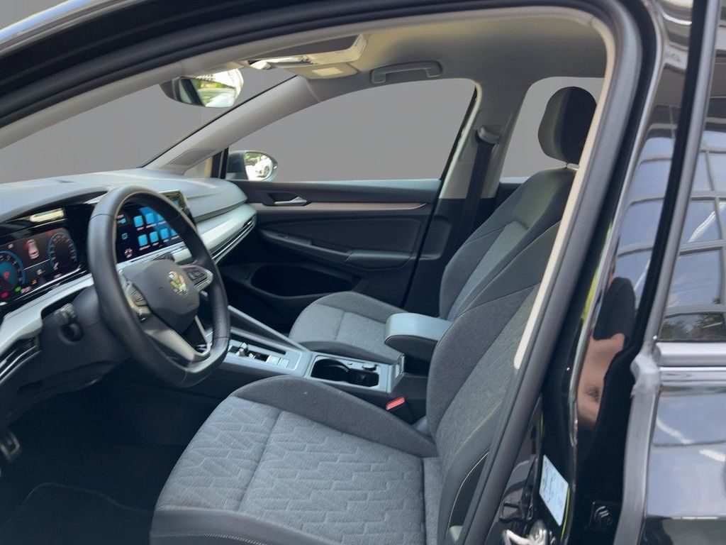 Volkswagen Golf 2024 г. Чёрный, пробег 15050 км