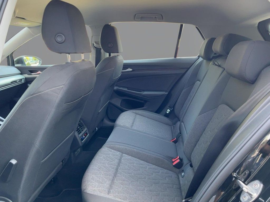 Volkswagen Golf 2024 г. Чёрный, пробег 15050 км