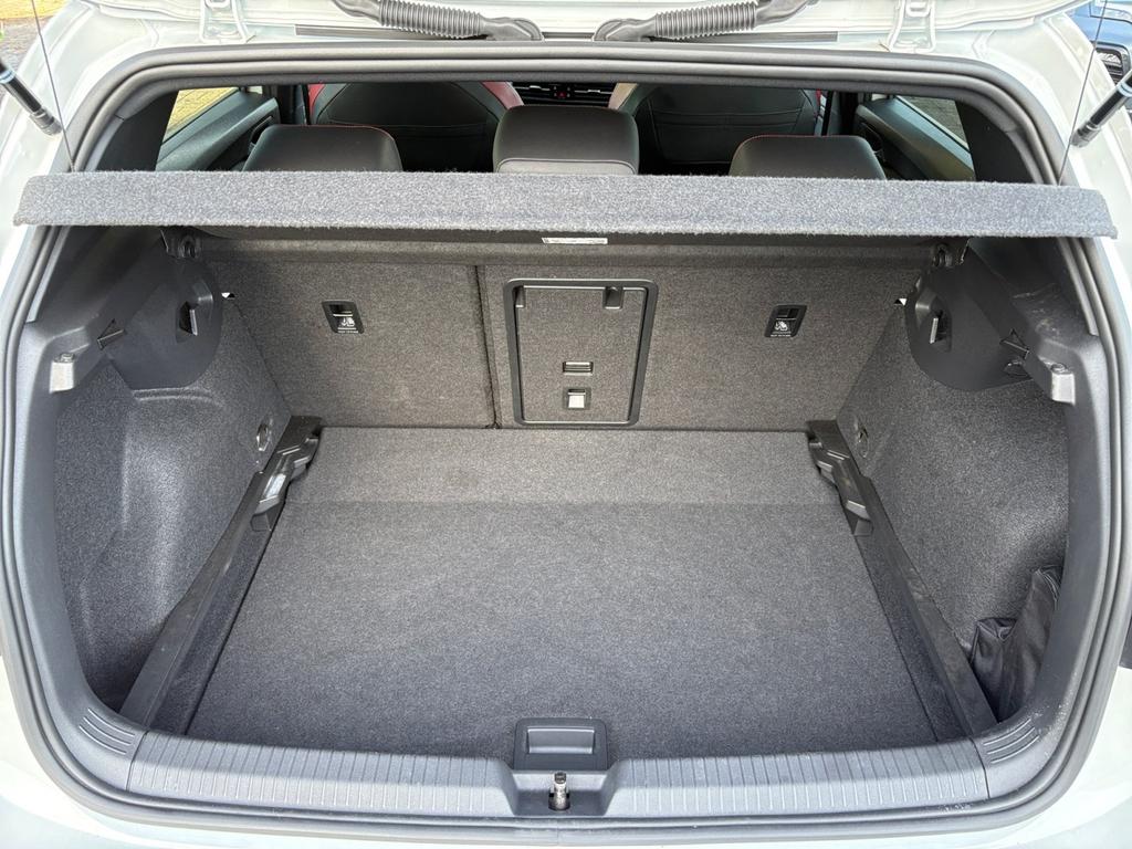 Volkswagen Golf 2022 г. Чёрный, пробег 22386 км