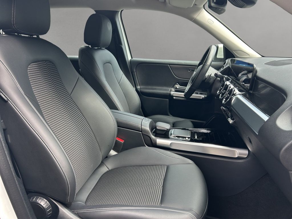 Mercedes-Benz GLB 200 2022 г. Белый, пробег 29293 км