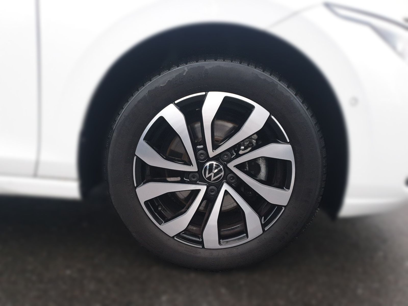 Volkswagen Golf 2023 г. Белый, пробег 51220 км