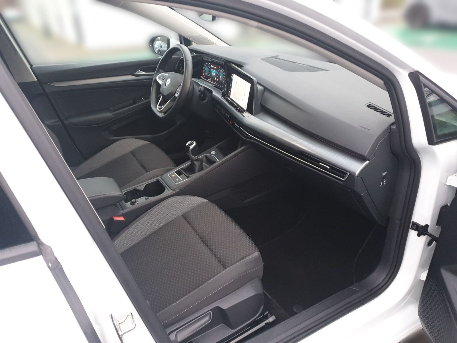 Volkswagen Golf 2023 г. Белый, пробег 51220 км