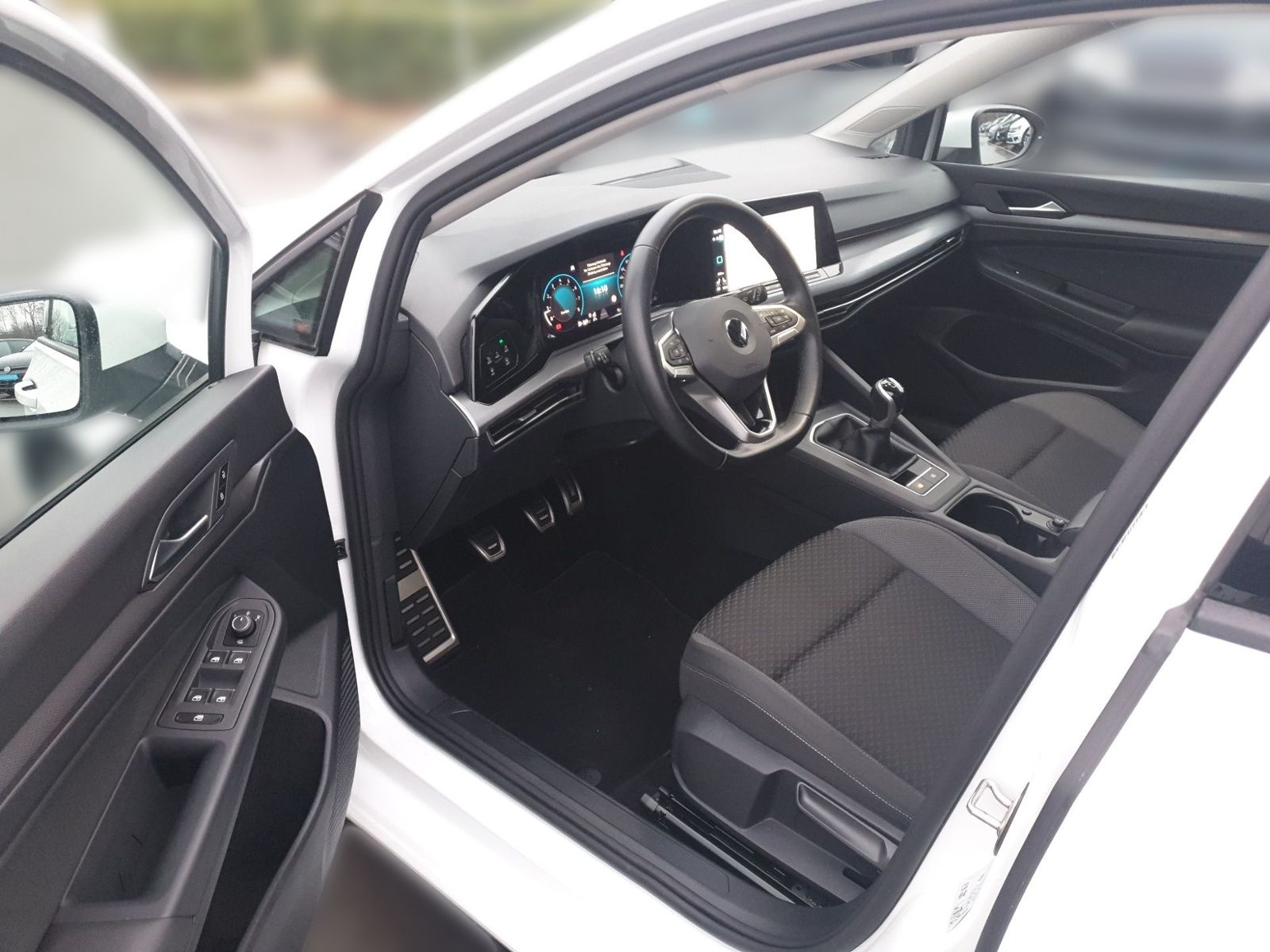 Volkswagen Golf 2023 г. Белый, пробег 51220 км