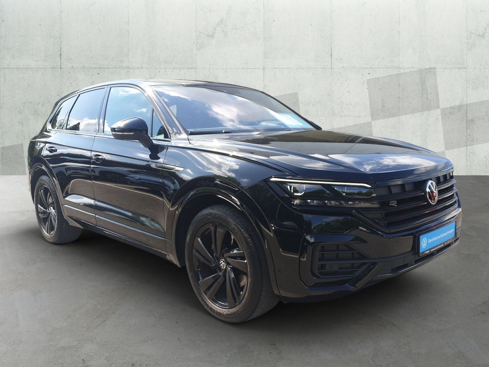 Volkswagen Touareg 2023 г. Чёрный, пробег 52348 км