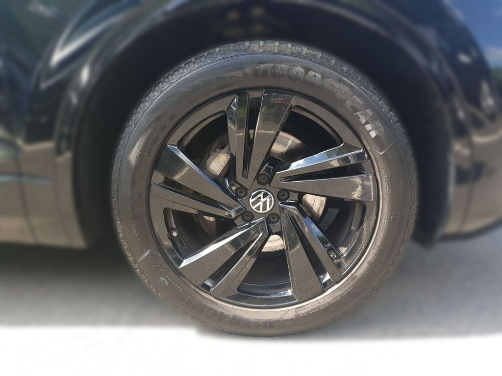 Volkswagen Touareg 2023 г. Чёрный, пробег 52348 км
