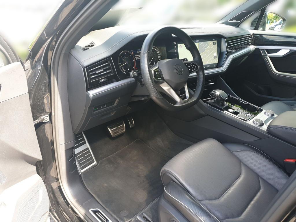 Volkswagen Touareg 2023 г. Чёрный, пробег 52348 км