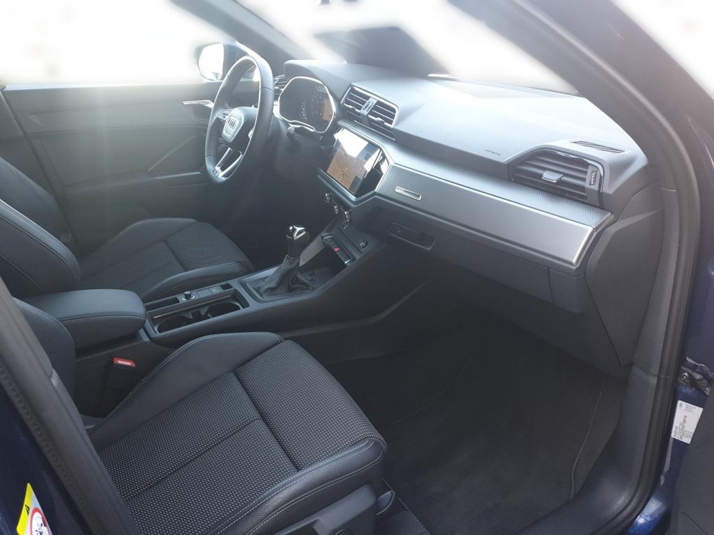 Audi Q3 2023 г. Синий, пробег 54069 км