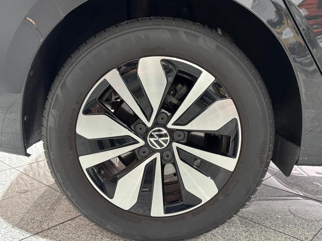 Volkswagen Golf 2024 г. Серый, пробег 15577 км