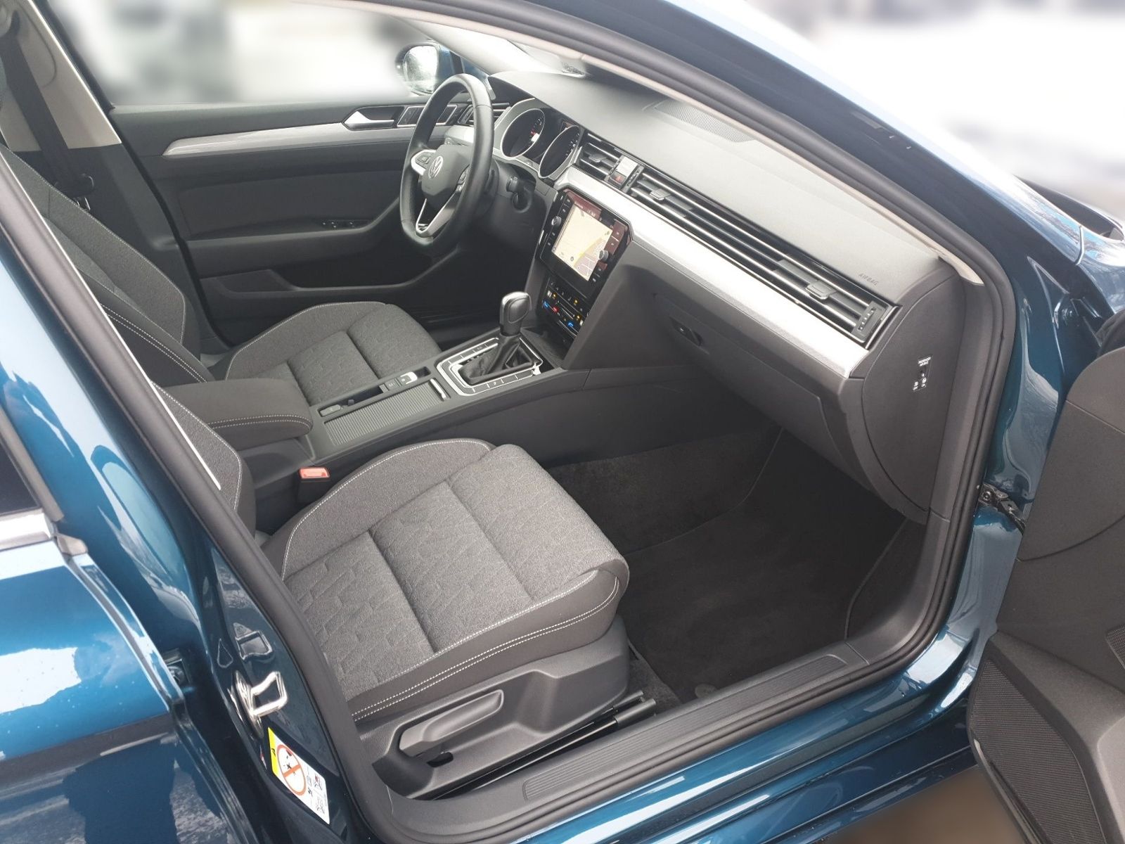 Volkswagen PASSAT VARIANT 2023 г. Синий, пробег 48617 км