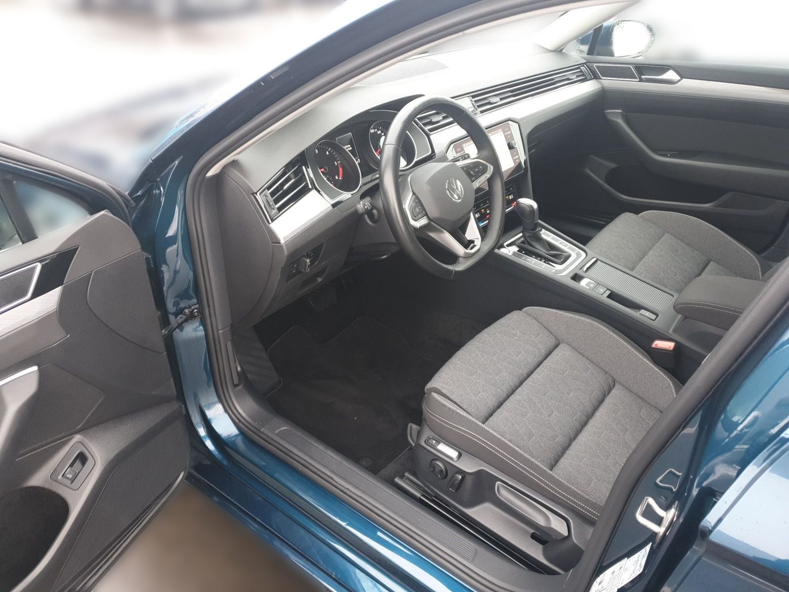 Volkswagen PASSAT VARIANT 2023 г. Синий, пробег 48617 км