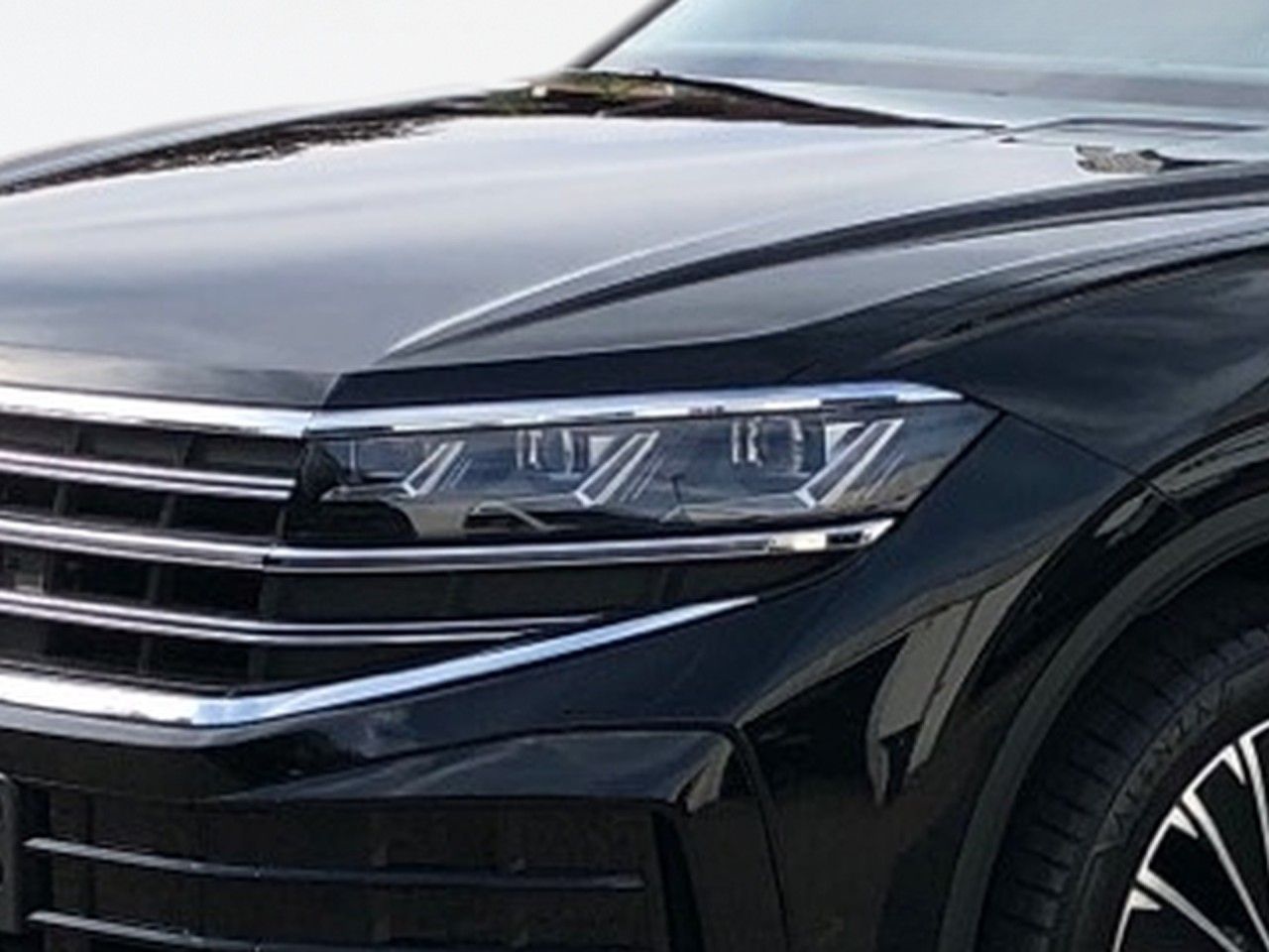 Volkswagen Touareg 2023 г. Чёрный, пробег 19800 км