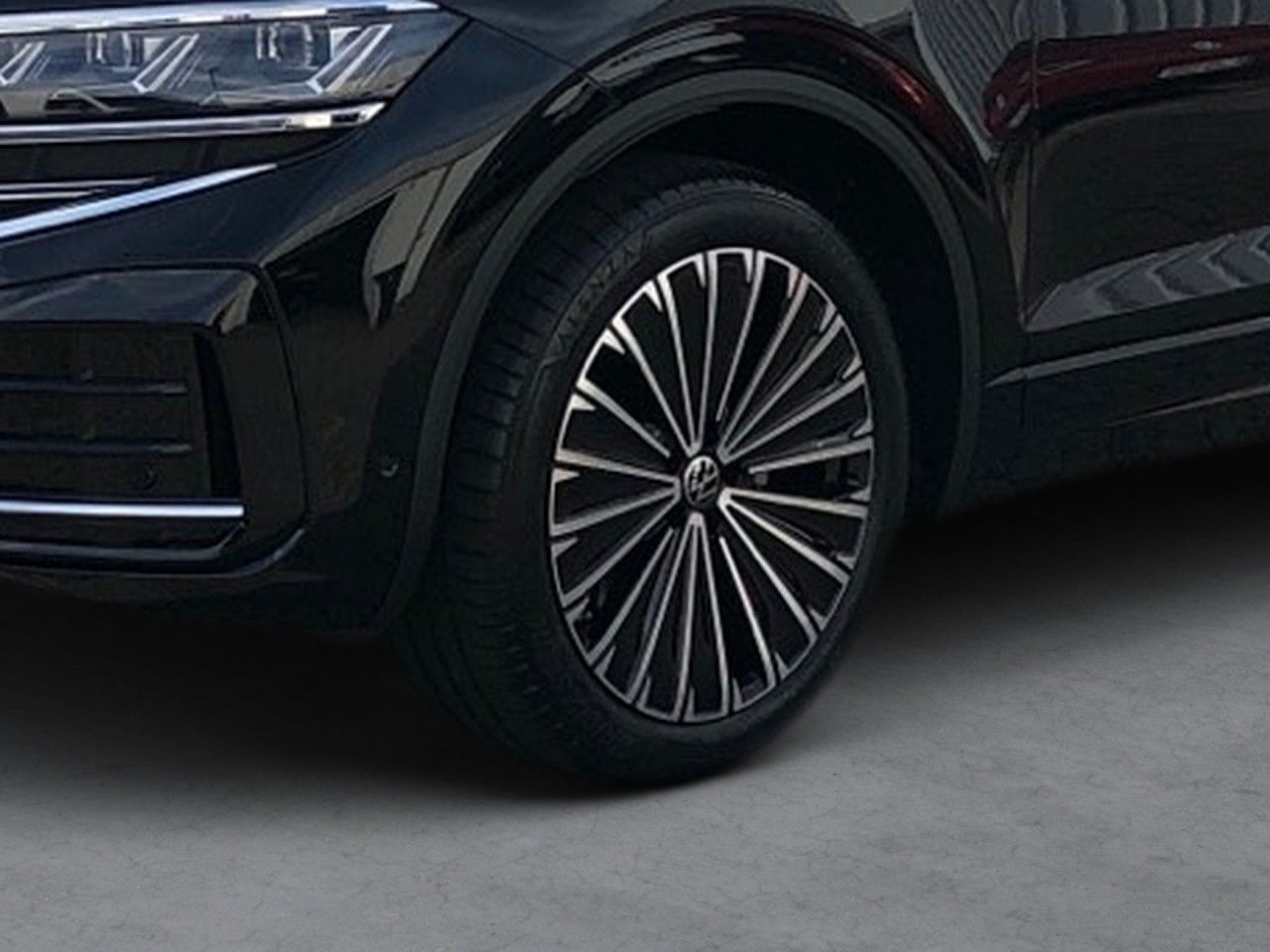 Volkswagen Touareg 2023 г. Чёрный, пробег 19800 км