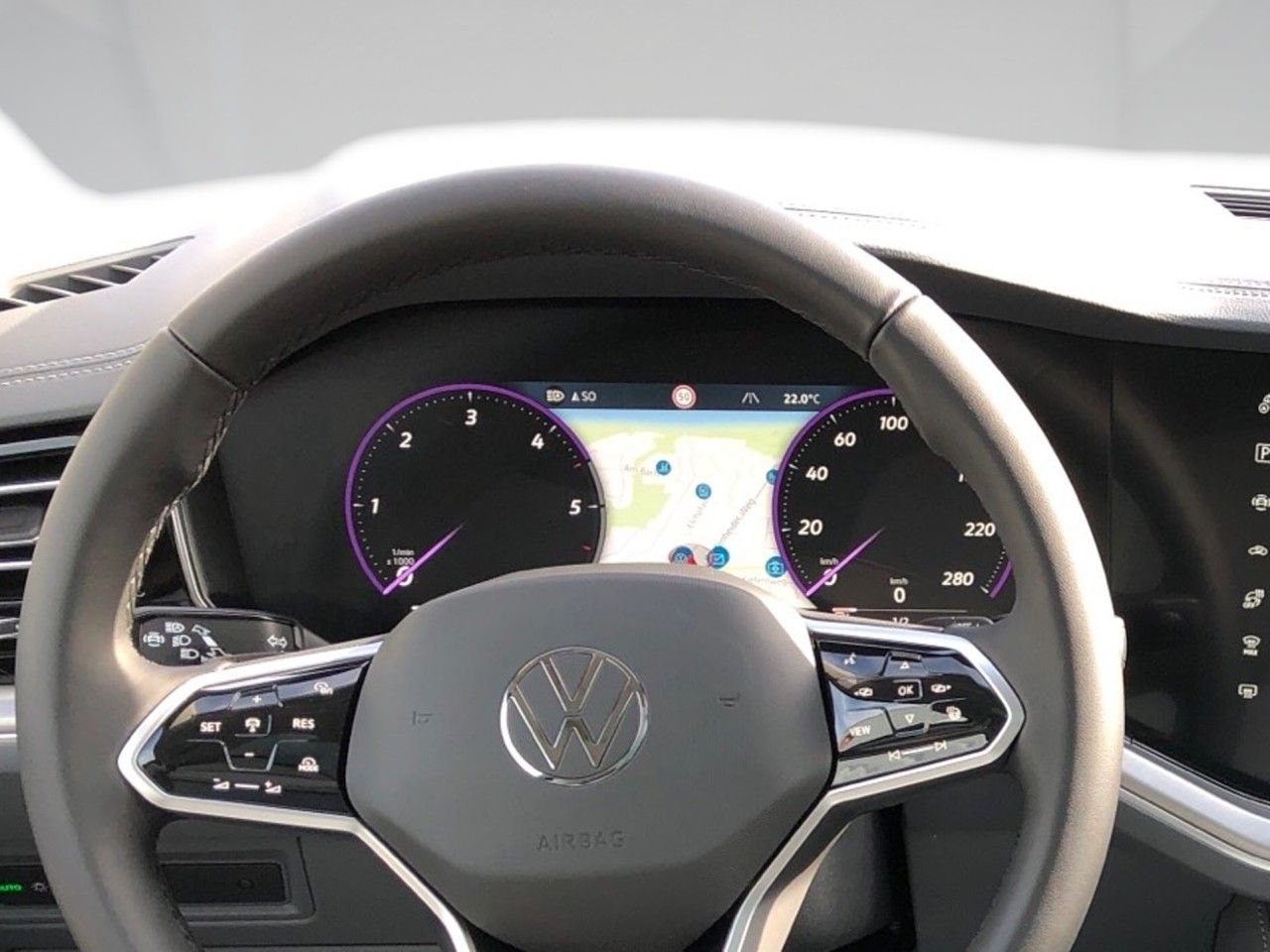 Volkswagen Touareg 2023 г. Чёрный, пробег 19800 км