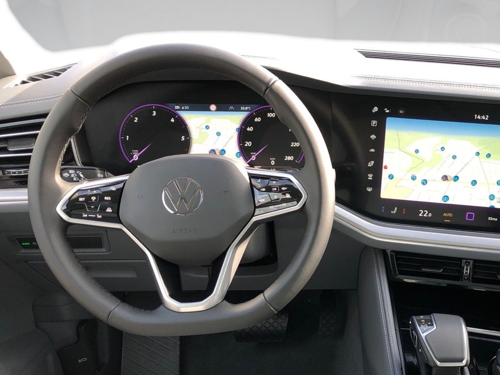 Volkswagen Touareg 2023 г. Чёрный, пробег 19800 км
